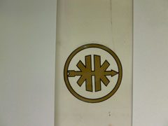 02.02.20 VOORSPATBORD :   KK SYMBOOL   KLEUR:GOUD
